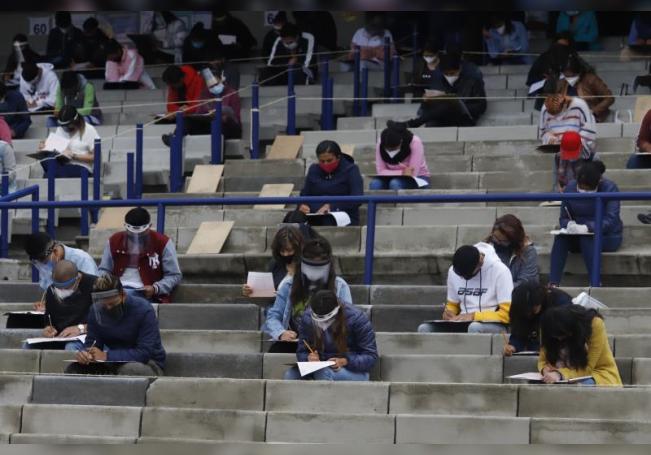 Pruebas De Acceso A La UNAM Se Celebran En Estadio Al Aire Libre Por