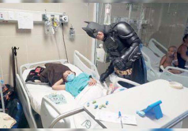 Batman pide ayuda para seguir llevando sonrisas a niños enfermos |  