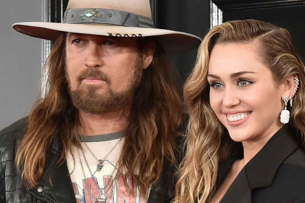 Una Ex Compañera De Miley Cyrus Es La Causa Por La Que La Cantante Y Su Padre Se Alejaron 4581