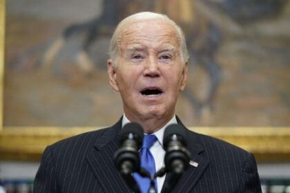 Biden presiona al Congreso para aprobar un acuerdo migratorio a cambio de ayuda a Ucrania