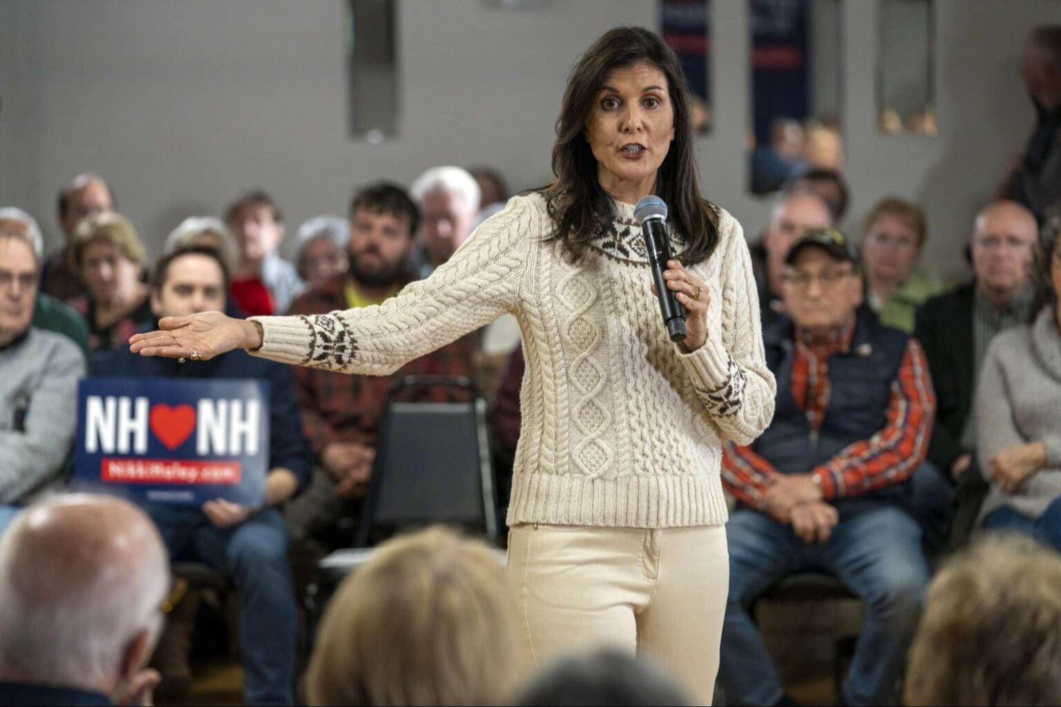 Nikki Haley carga contra Trump tras su condena de 83,3 millones de dólares por difamación