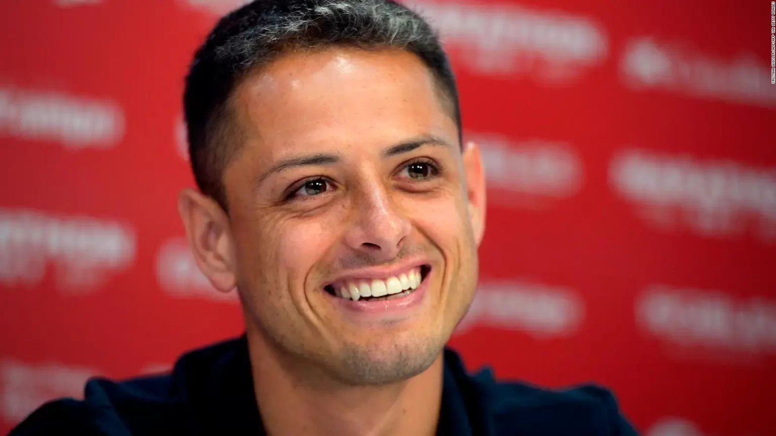 "Chicharito" Hernández ya tendría fecha de presentación con Chivas