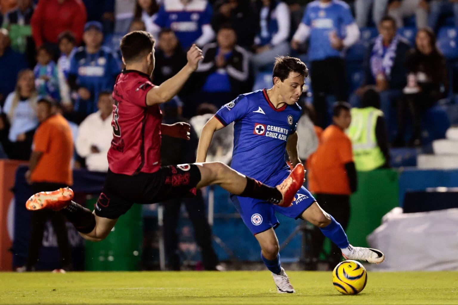 Cruz Azul vence por la mínima a Xolos