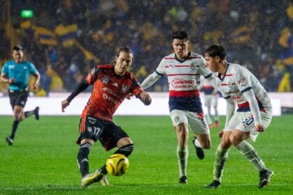 Tigres vence a Chivas en el Volcán