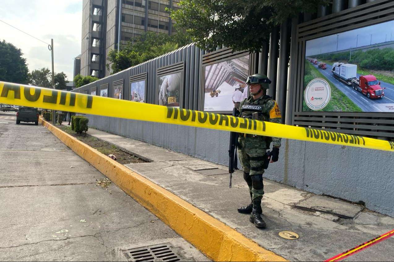 Hallan supuesta granada en Torre de Pemex