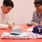 Texas Rangers firma a cátcher mexicano de 17 años