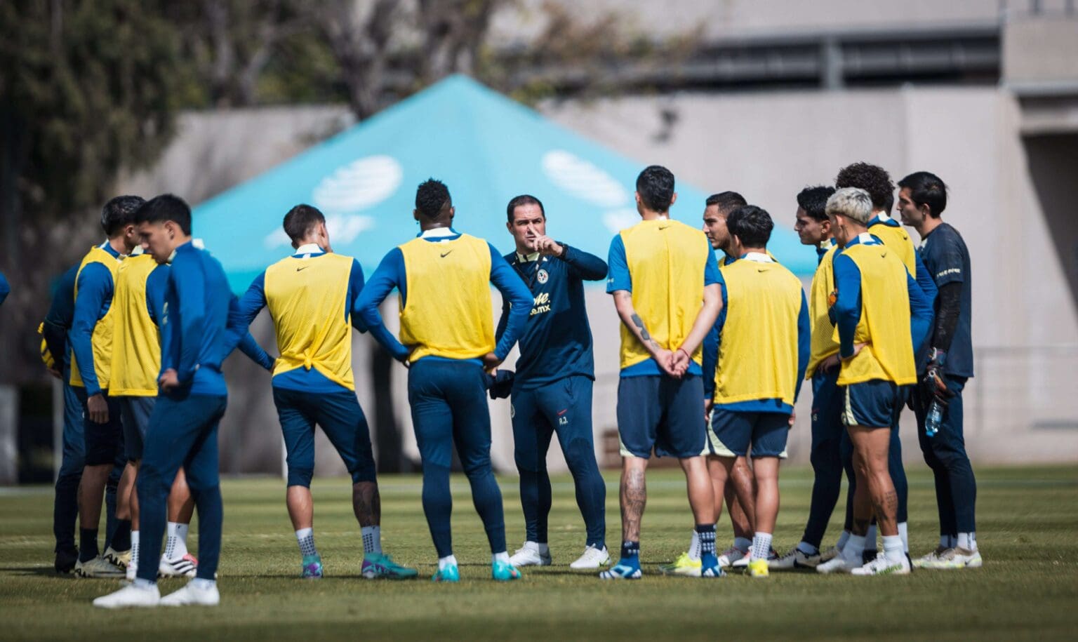 Jaime Lozano y Duilio Davino, presentes en entrenamiento de América