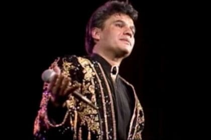 Juan Gabriel no escribió "Amor eterno" para su madre