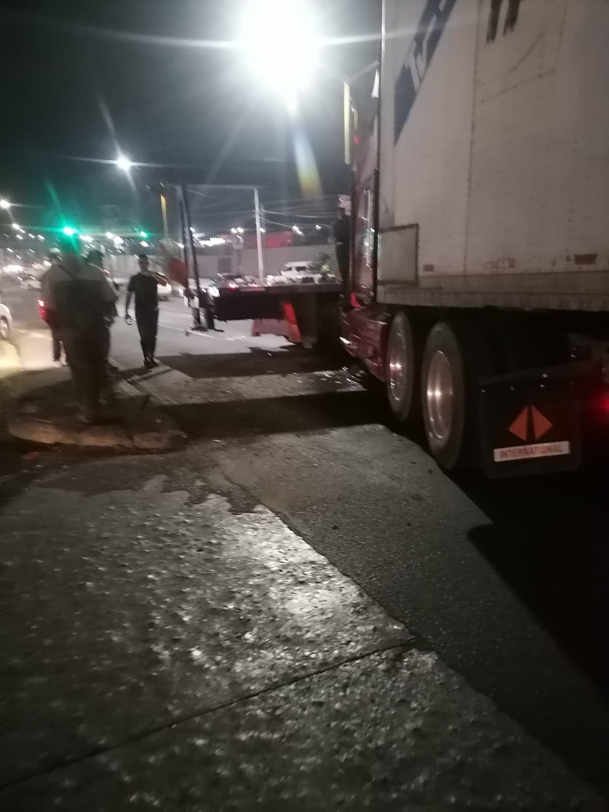 Espectacular carambola en Villas: Un tráiler se llevó a 5 vehículos