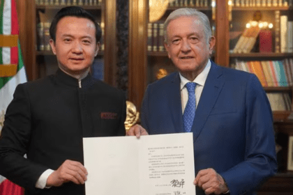 AMLO se reúne con Zhan Run, embajador de China en Palacio Nacional