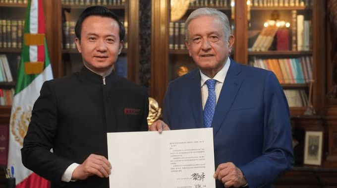 AMLO se reúne con Zhan Run, embajador de China en Palacio Nacional