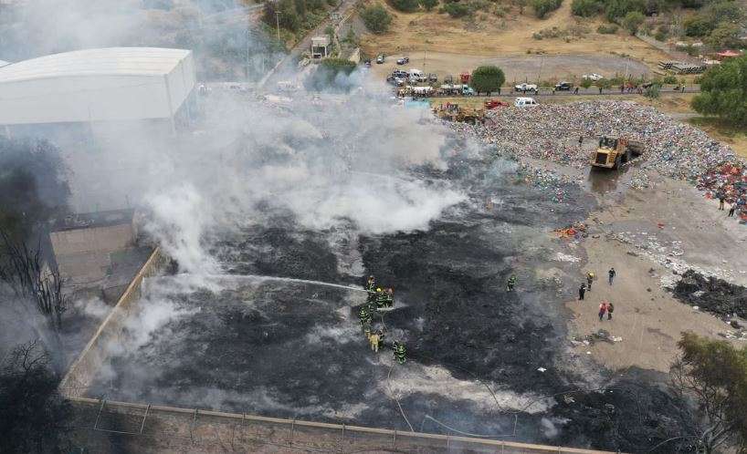 Controlan incendio en recicladora de Valle de Chalco