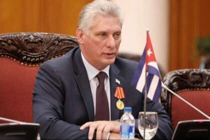 El presidente de Cuba insta a los fiscales a enfrentar la corrupción con "tolerancia cero"