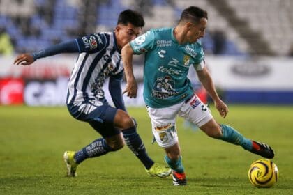 Pachuca gana el "duelo fraterno" a León y es superlíder