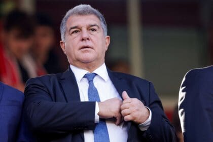 Laporta abre la puerta a Rafael Márquez para llegar al primer equipo