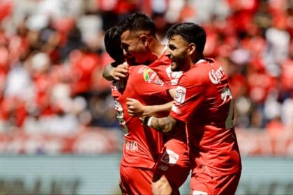 Toluca saca triunfo 2-0 en el infierno y hunde a Xolos