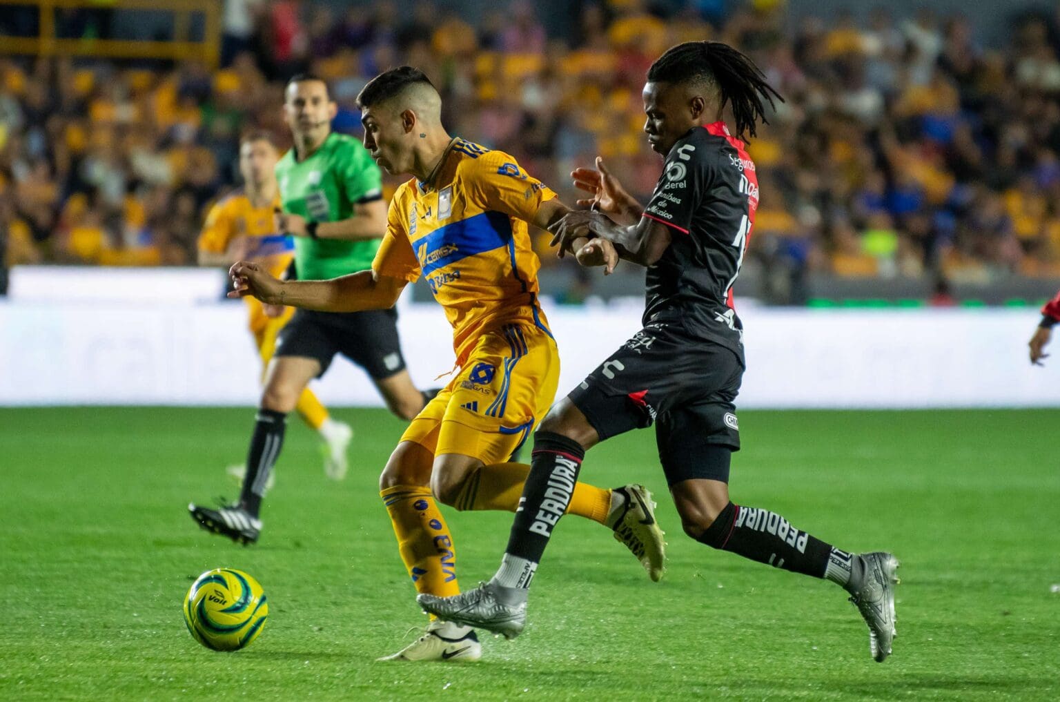 A Tigres solo le alcanza para el empate ante Atlas