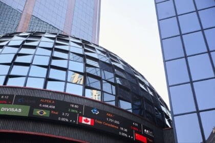 La Bolsa de México alcanza un nuevo máximo histórico y cierra la semana ganando el 2,4 %