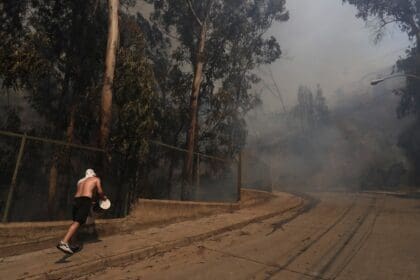 Ascienden los fallecidos en los múltiples incendios que devastan el centro de Chile