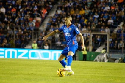 Cruz Azul suma quinta victoria seguida y asume liderato general