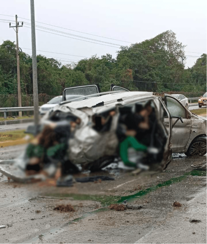 Fuerte accidente en la carretera Puerto Aventuras-Tulum