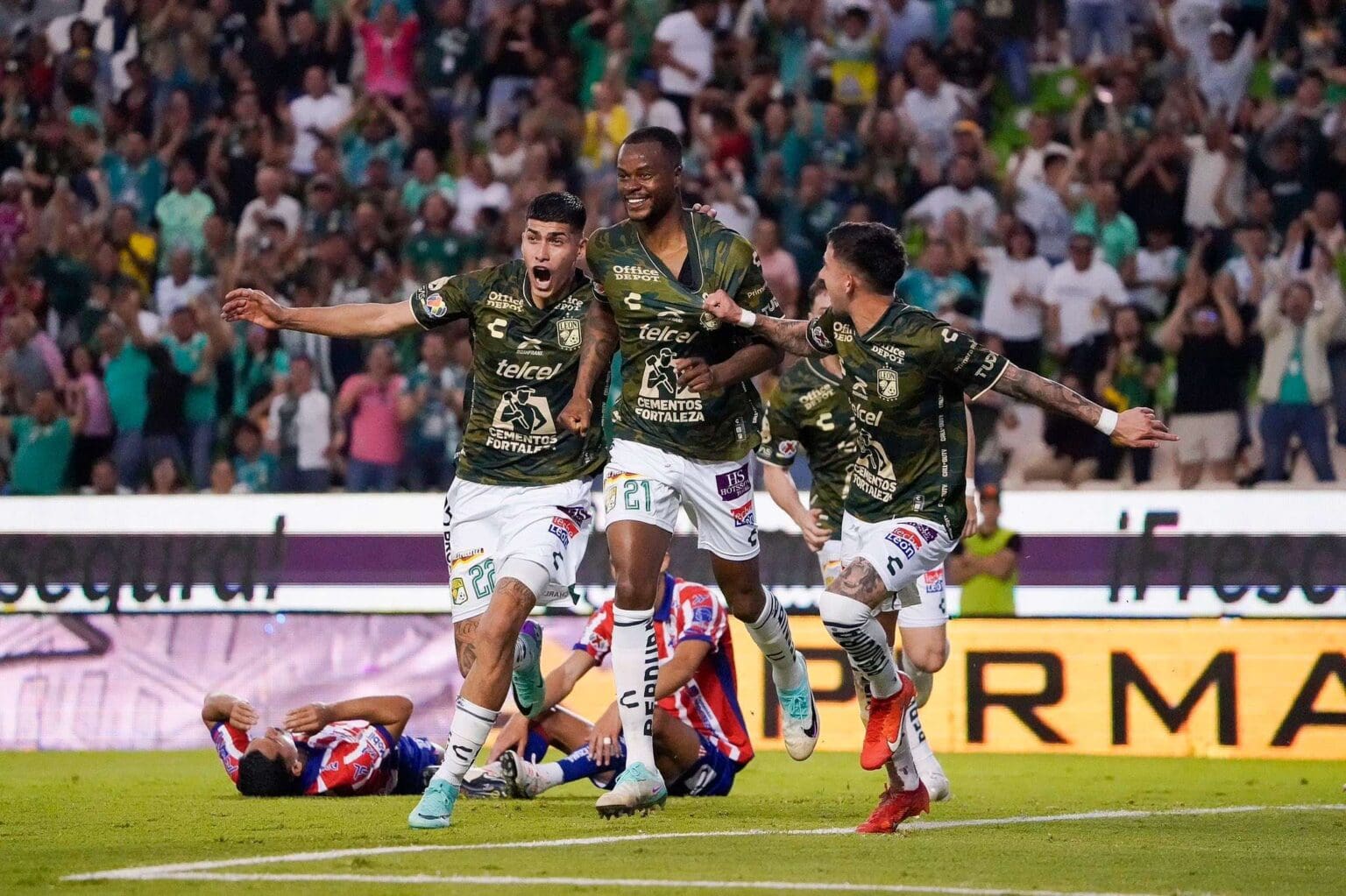 León gana de último minuto a San Luis