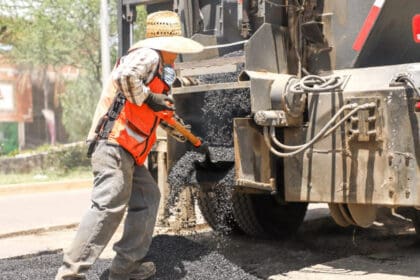 Refuerzan mantenimiento de vialidades en JM