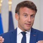 Macron no excluye envío de tropas a Ucrania y pide "una economía de guerra" contra Rusia