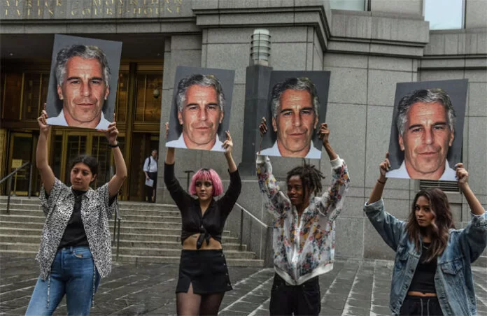 Doce víctimas de Jeffrey Epstein denuncian al FBI por supuesto encubrimiento