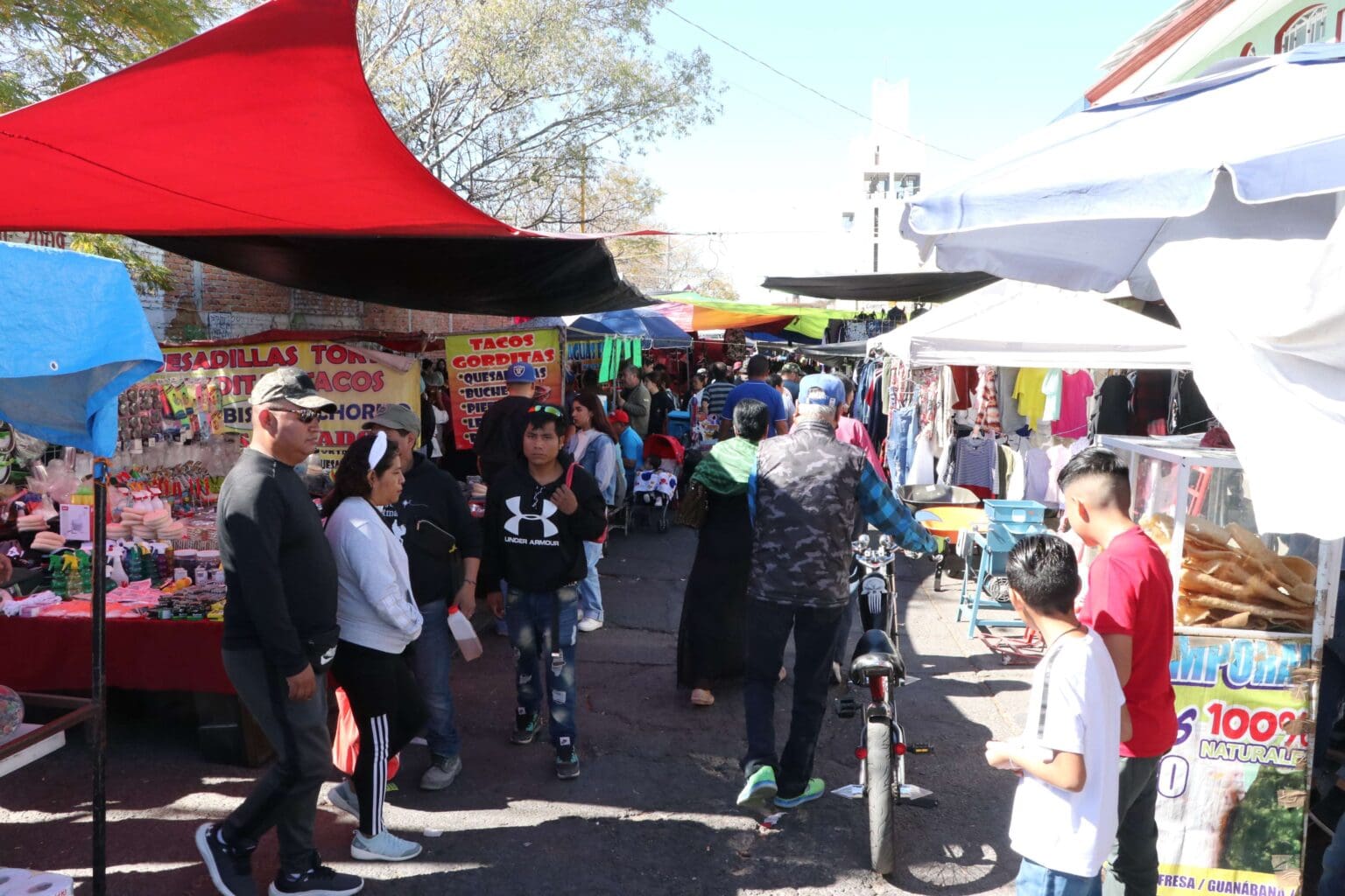 ‘Es seguro consumir alimentos en los tianguis’