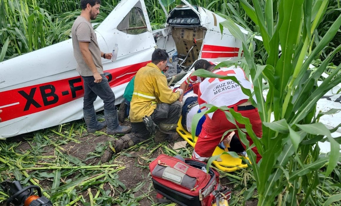 Se desploma avioneta fumigadora en Culiacán