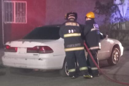 Bomberos del Municipio sofocaron incendio de vehículo