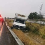 Veloz camioneta se estrelló contra la barrera de contención en la 45 norte en Pabellón de Arteaga