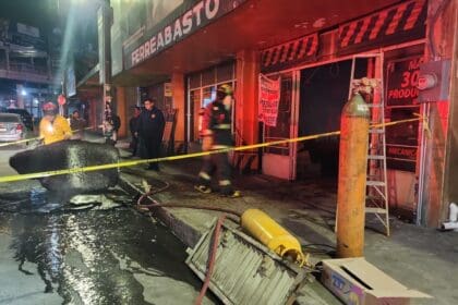 Se registró un incendio al interior de una bodega en el Centro Comercial Agropecuario