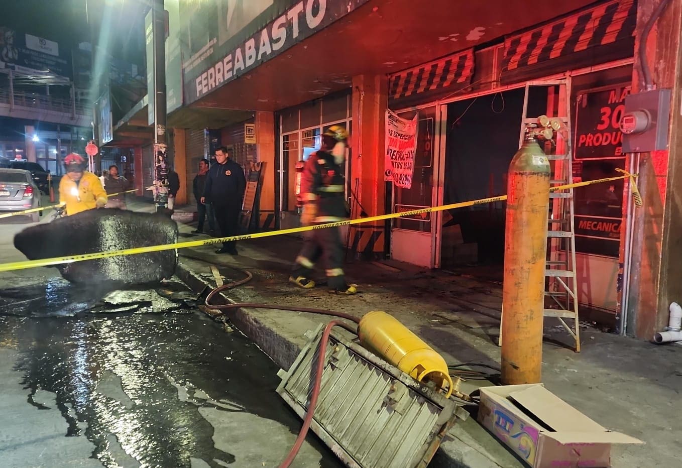 Se registró un incendio al interior de una bodega en el Centro Comercial Agropecuario