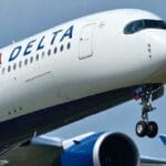 Llueven gusanos a pasajeros en vuelo de Delta Airlines