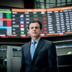 La Bolsa de México dice que el alto costo y la baja liquidez limitan al mercado bursátil