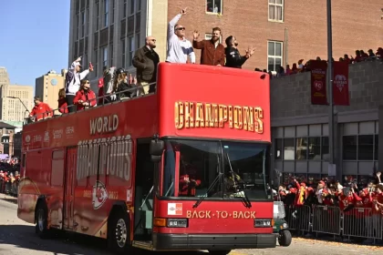 Los campeones Chiefs y la NFL donan 200.000 dólares para ayudar a las víctimas de tiroteo