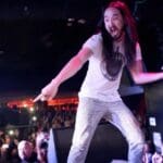 Steve Aoki lanza pastelazo a alcaldesa de Campeche durante Carnaval