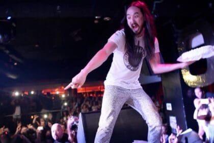 Steve Aoki lanza pastelazo a alcaldesa de Campeche durante Carnaval