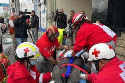 Cae elevador en funeraria de Monterrey