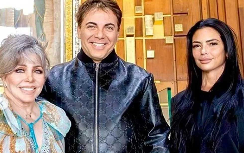 Cristian Castro, su novia y Verónica Castro, visitan la Basílica