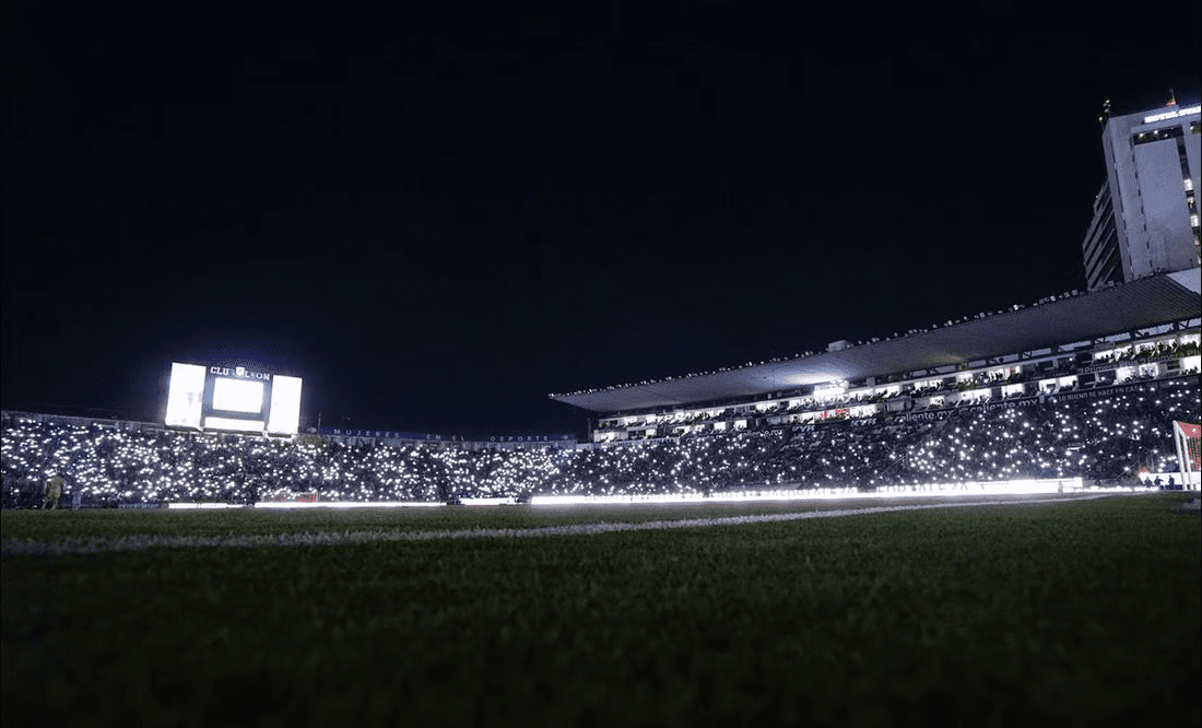 Estadio del León se queda sin luz en pleno partido ante Cruz Azul