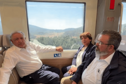 AMLO realiza viaje de prueba en el tren México-Toluca