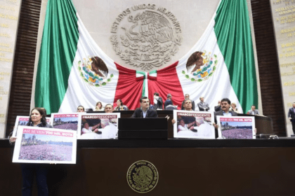 Diputados se enfrentan por "#NarcoPresidente"