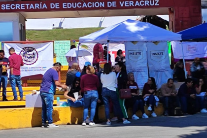 Maestros toman oficinas centrales de la Secretaría de Educación