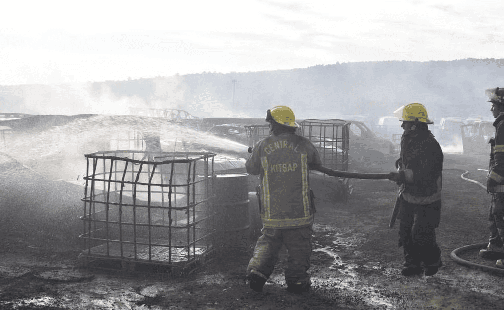 Se incendia corralón que usa la FGR para almacenar combustible