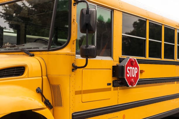 Una niña de 13 años herida en un ataque a un bus escolar en suroeste de Colombia