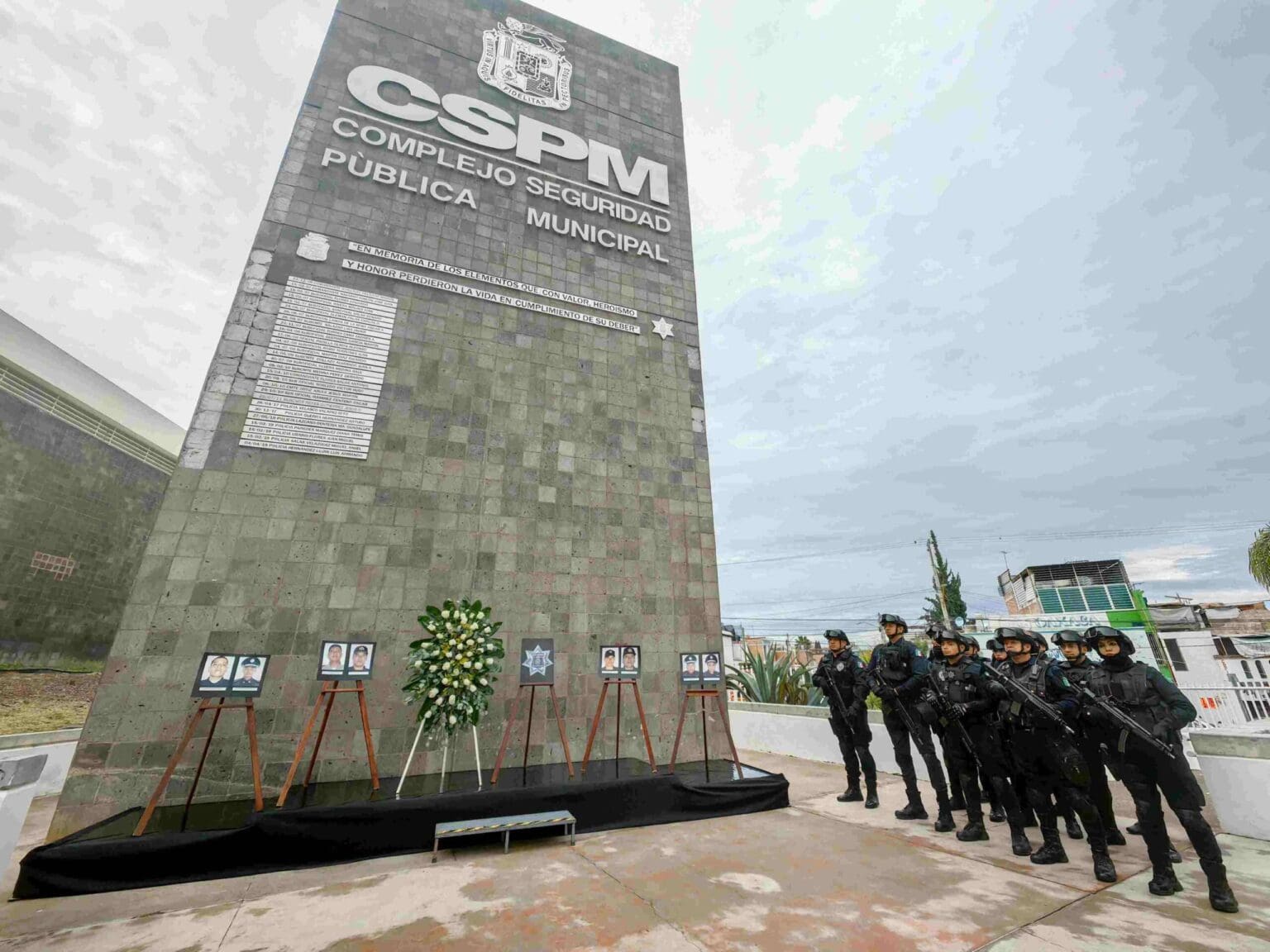 Rinde Municipio homenaje a elementos caídos durante el ‘Jueves Negro’