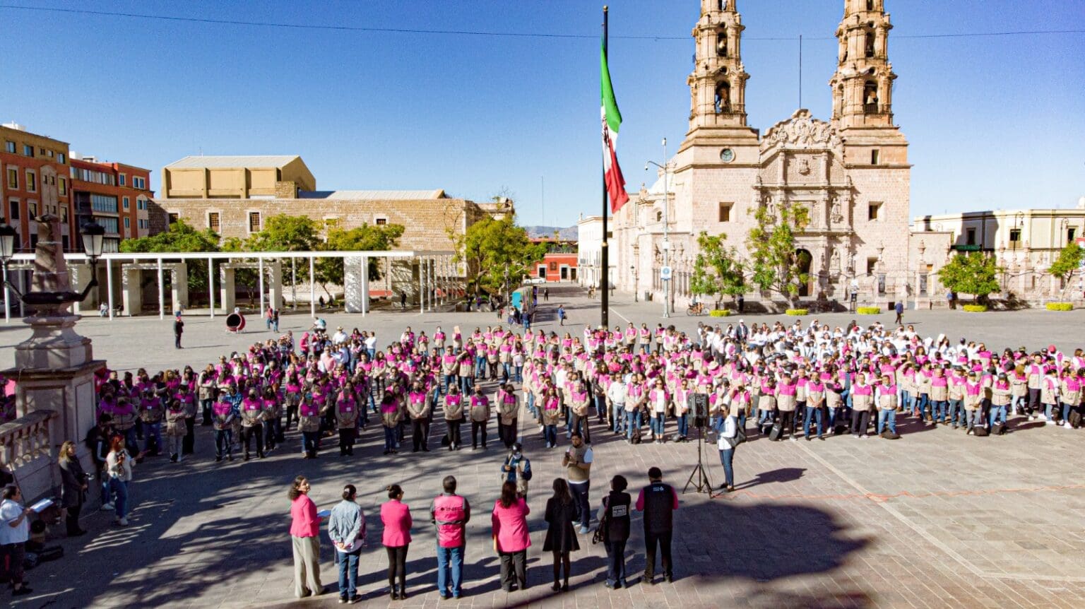 Toman protesta nuevos capacitadores del INE